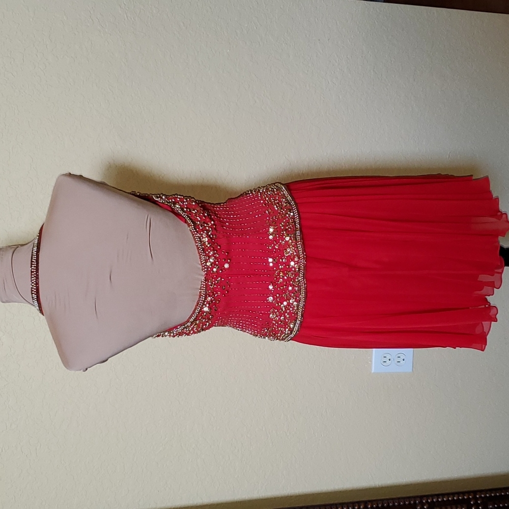 Stunning Red Halter cocktail dress - Picture 4 of 4